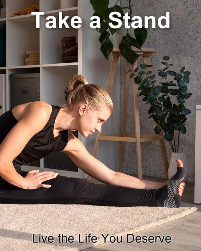 Tumaz Foot Compression Sleeves & Foot Roller Set for Women & Men - Plantar Fasciitis Compression Socks for Improving Blood Circulation, Foot Pain Relief, Edema (Black)